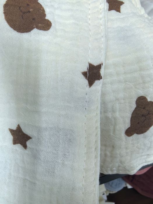 Flat hem with topstitch on the sheet edge
